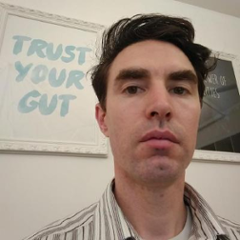 net.stickycode.configured